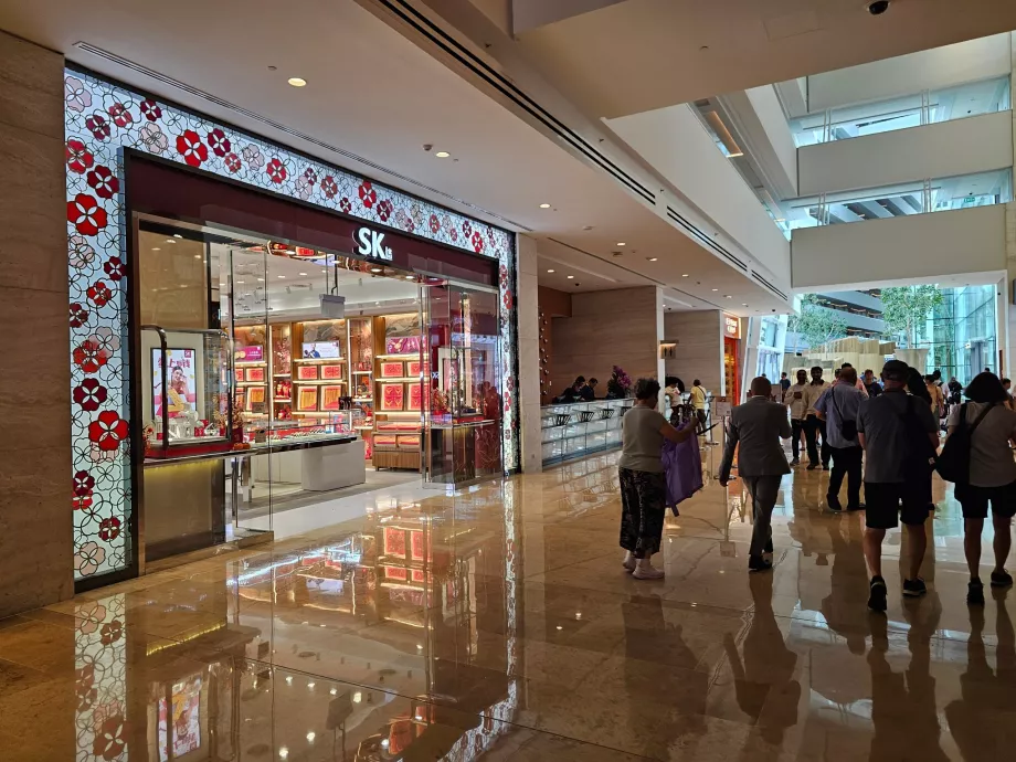 Sklepy w hotelowym lobby