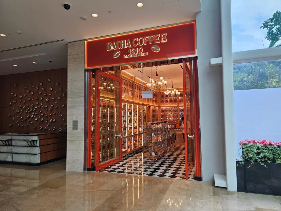 Sklepy w hotelowym lobby