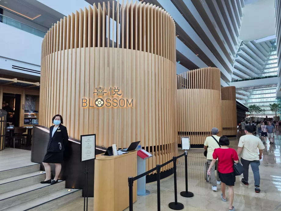 Restauracja w hotelowym lobby