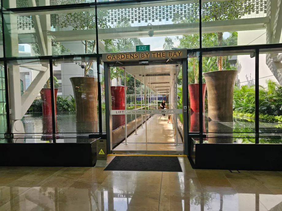 Wyjście do Gardens by the Bay