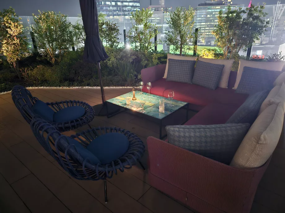 Zewnętrzny taras restauracji Gallery 11