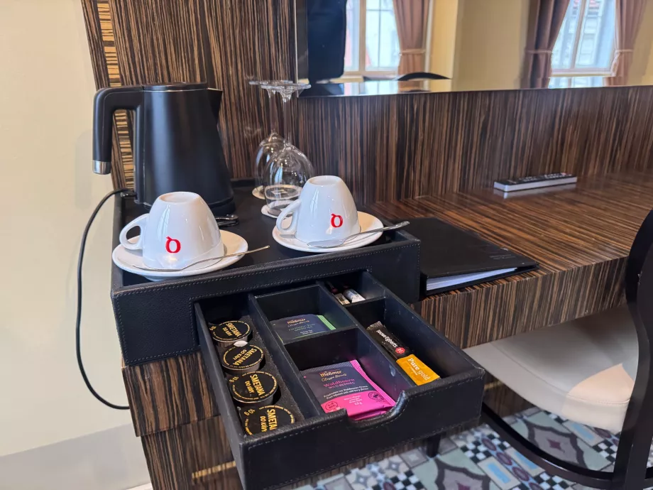 Czajnik elektryczny i herbaty