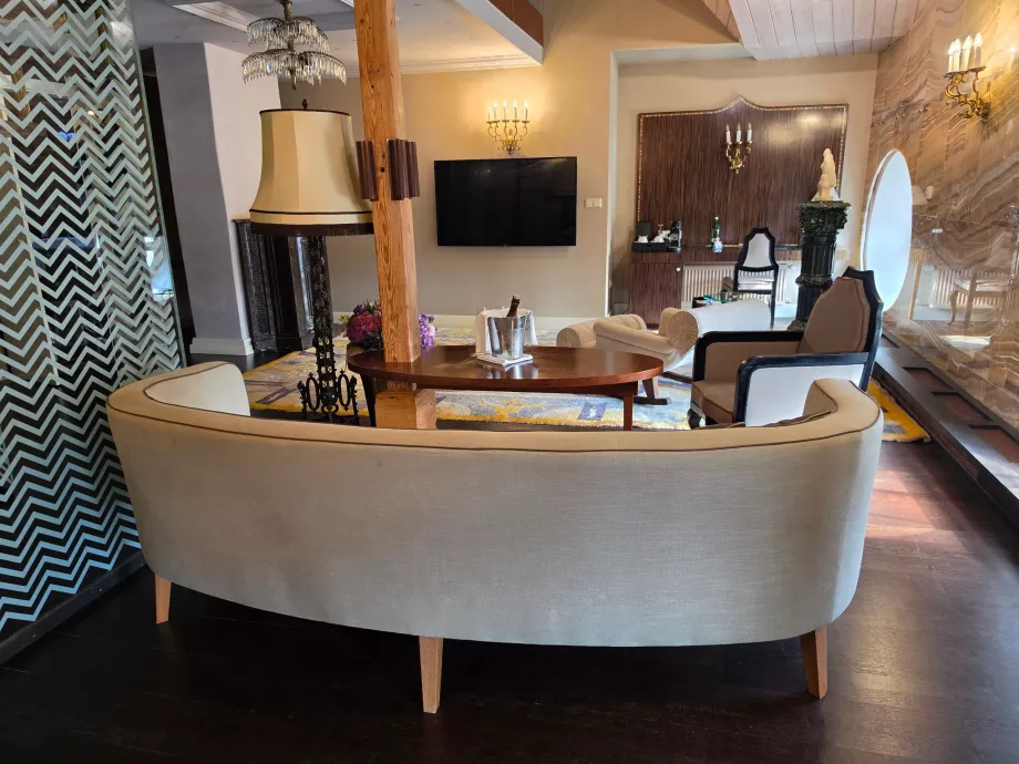 Salon w apartamencie Onyx Tower Suite