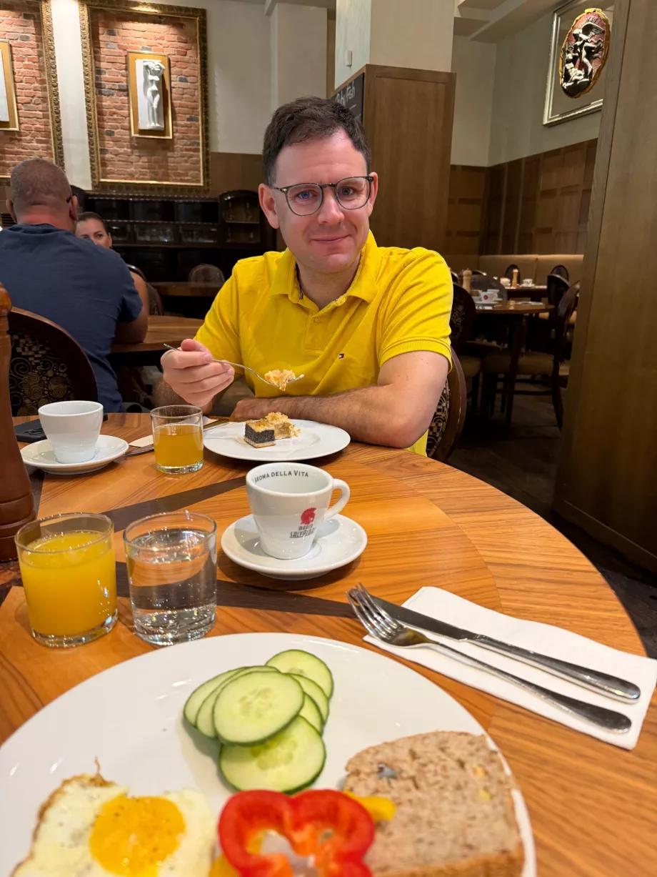 Jem śniadanie w hotelu Grandezza