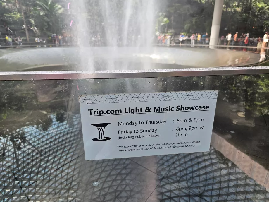 Godziny pokazów świetlnych przy wodospadzie w Jewel