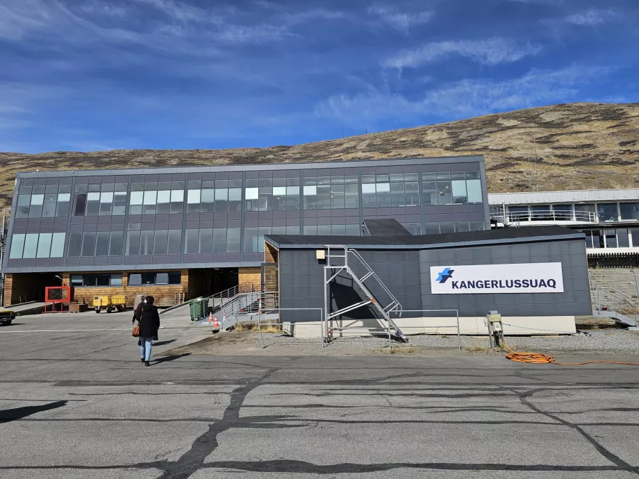 przylot przez lotnisko Kangerlussuaq