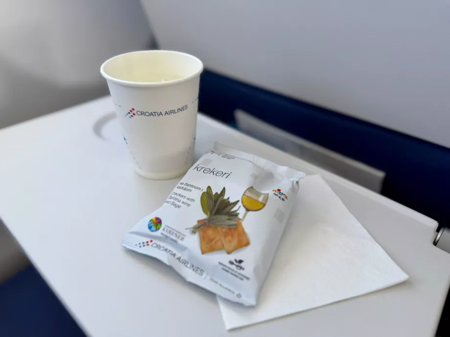 Poczęstunek podczas lotu PRG-ZAG Croatia Airlines