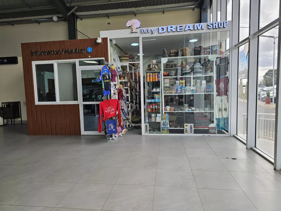 Sklep z pamiątkami w hali odlotów