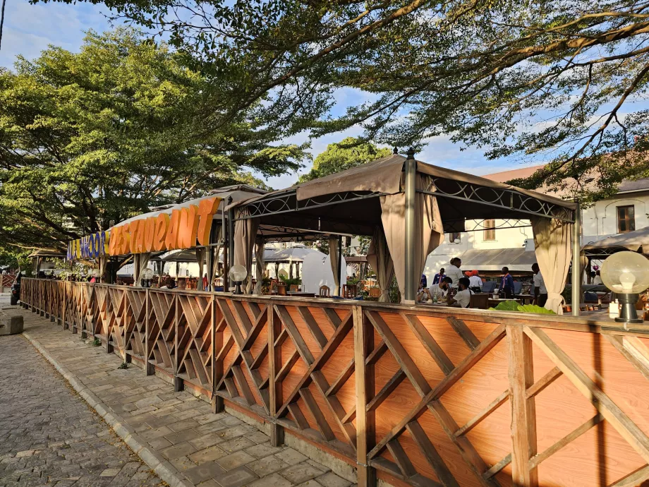 Luksusowa restauracja, Darajani Souk