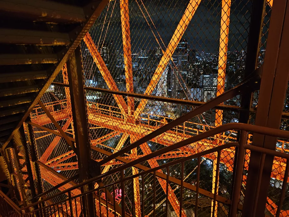 Droga w dół po schodach