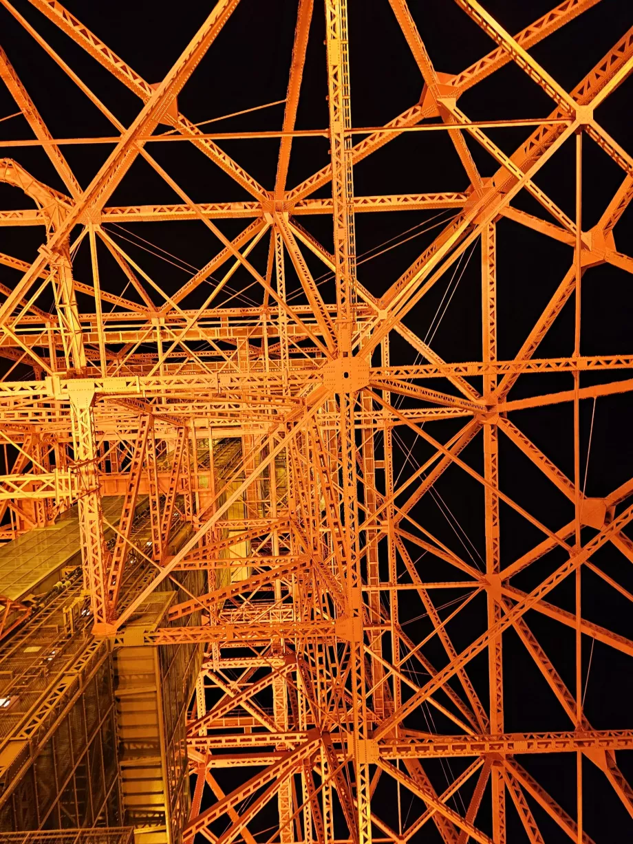 Droga w dół po schodach