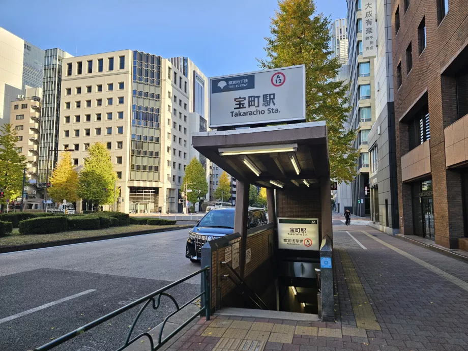 Wejście do metra - Toei Subway