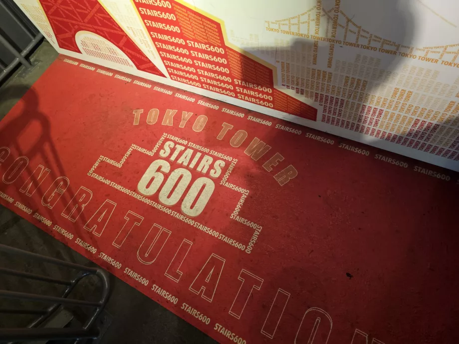 Wejście po schodach, 600. stopień