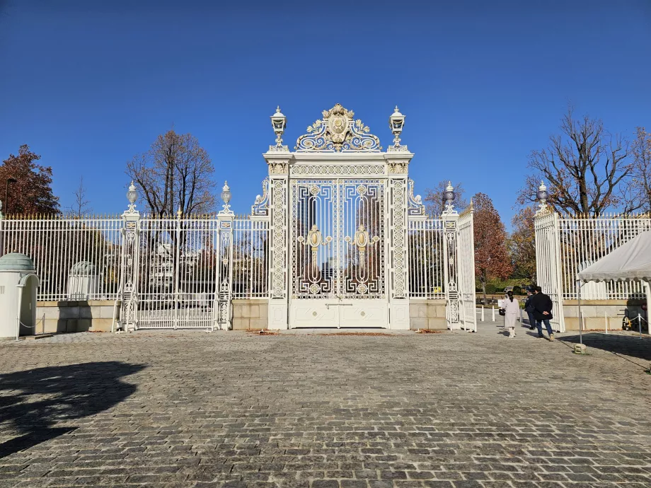 Główne wyjście z pałacu Akasaka