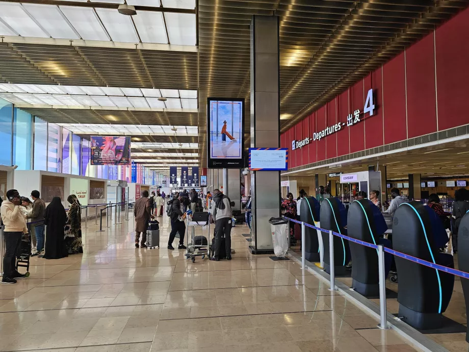 Terminal 4, sekcja odlotów