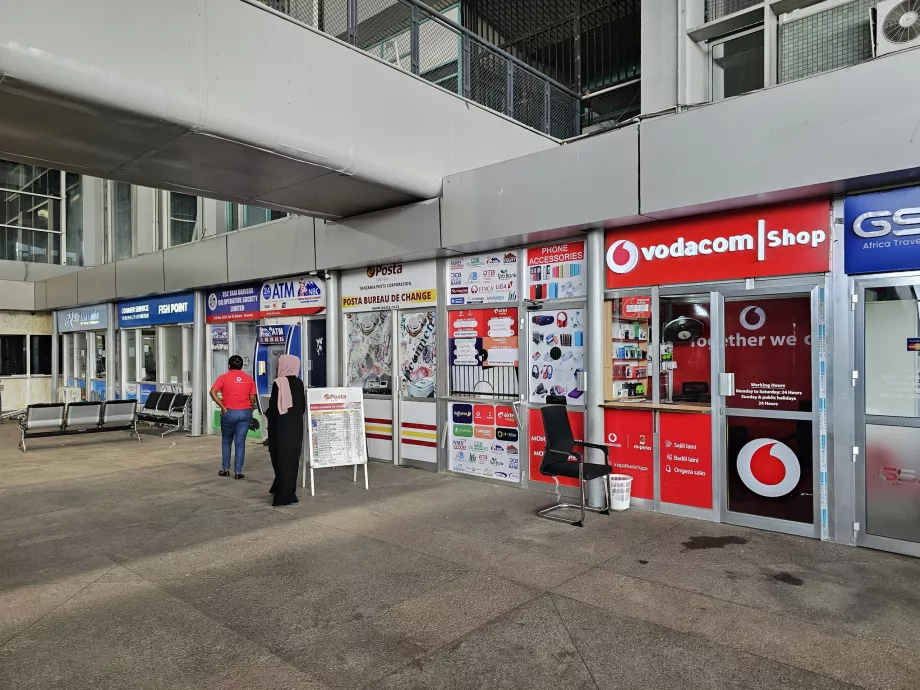 Kantor wymiany walut i sklepy operatorów komórkowych, Terminal 2