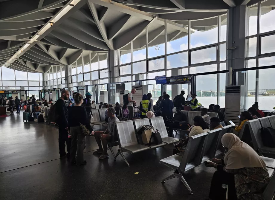 Bramy odlotów, Terminal 2