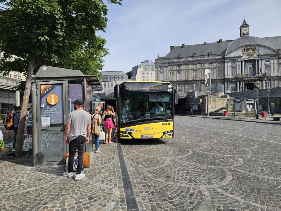 Przystanek autobusowy na Place St-Lambert