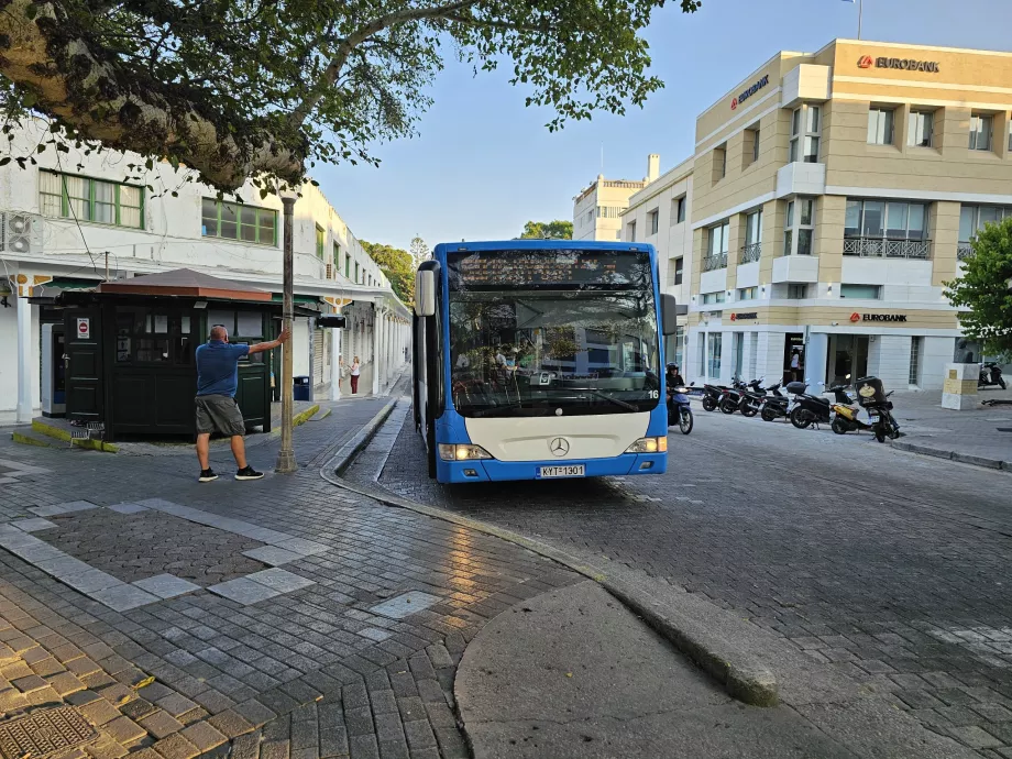Przystanek w kierunku lotniska w centrum Rodos