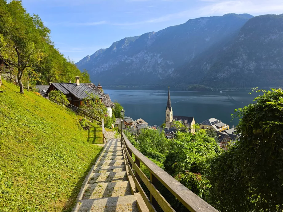 Widok na Hallstatt ze szlaku Salzberg