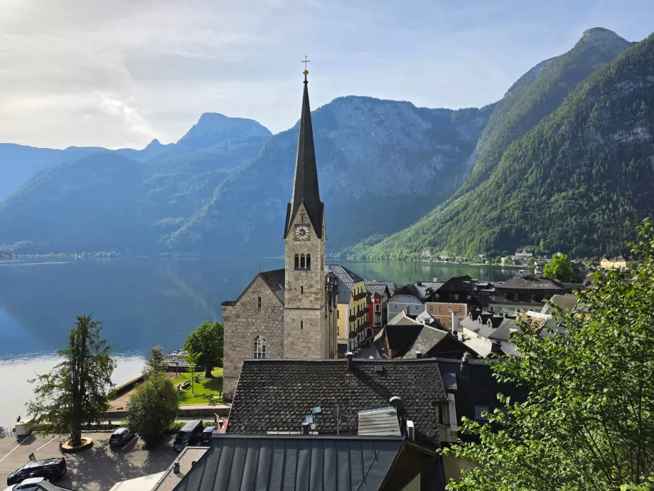 Widok na Hallstatt z kościoła katolickiego