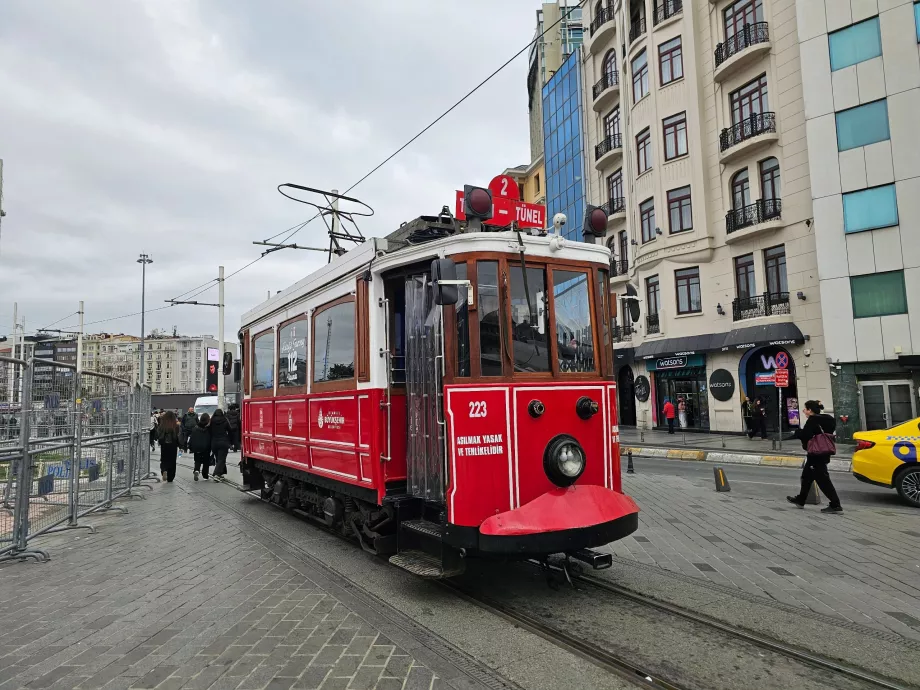 Historyczny Taksim - tramwaj Tünel