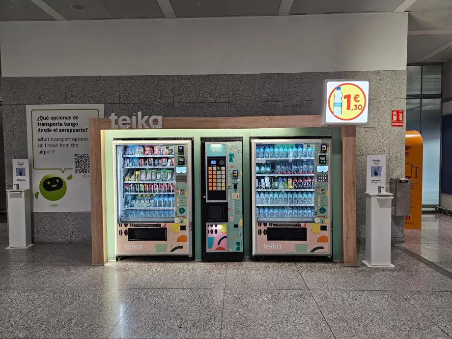 Automaty z napojami, kanapkami i słodyczami