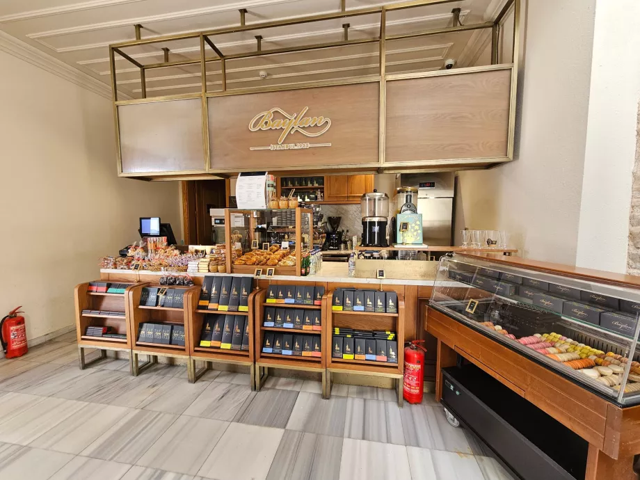 Kawiarnia w Maiden Tower