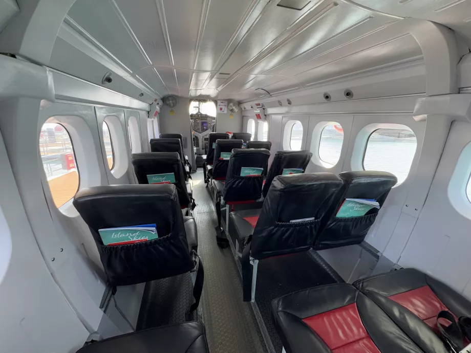 Wnętrze samolotu Trans Maldivian Airways