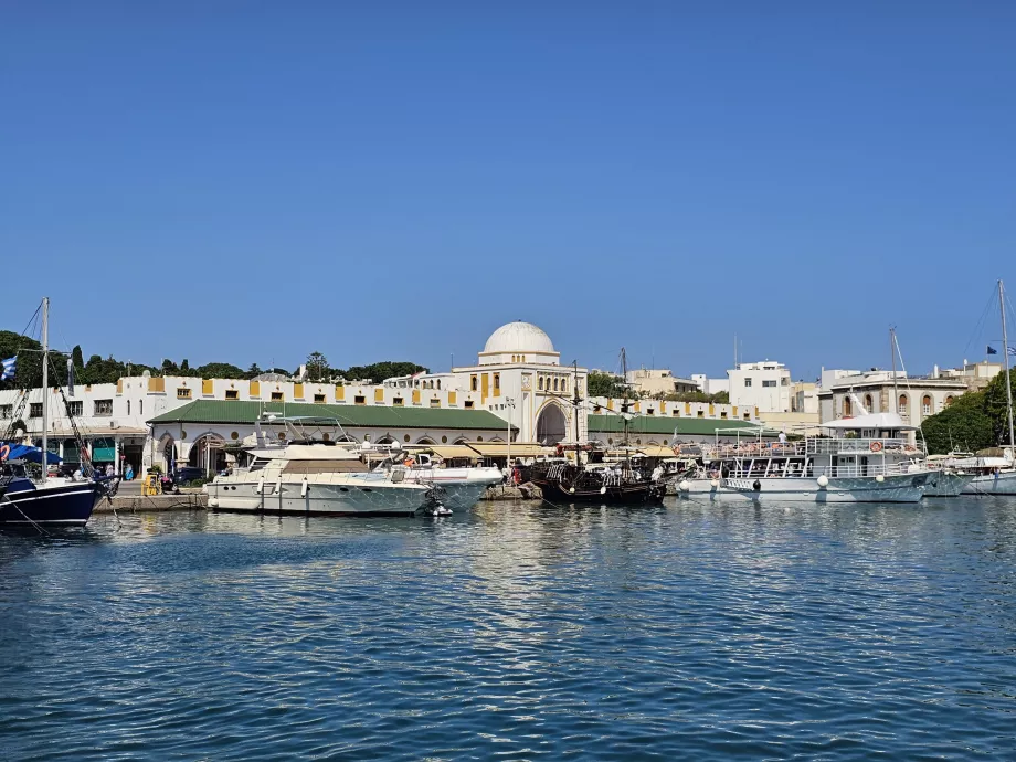 Nea Agora i port Mandraki
