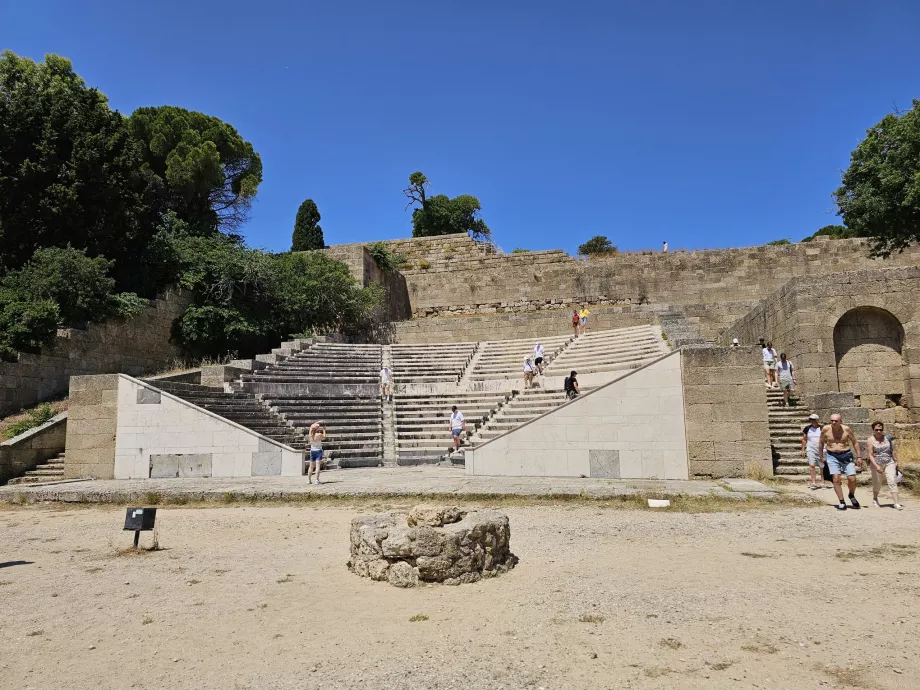 Akropol na Rodos, amfiteatr