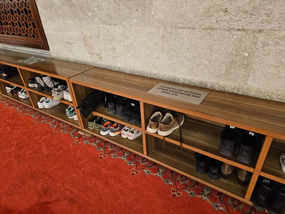 Meczet Sulejmana, obszar butów