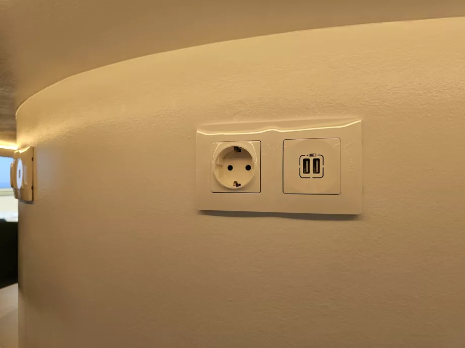 Gniazda i USB