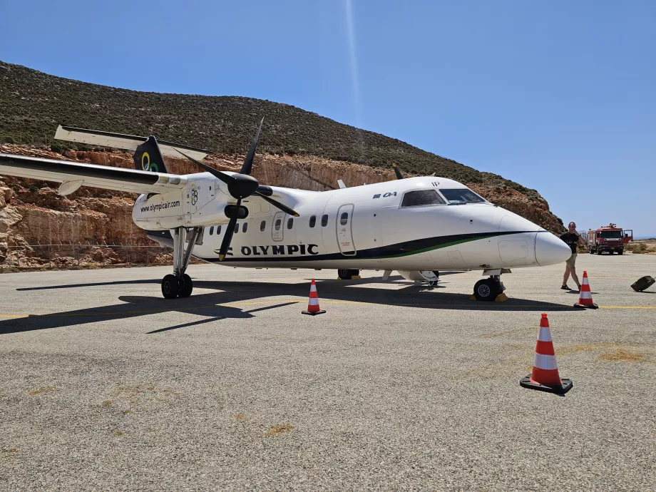 Dash 8-100 na lotnisku Kateslorizo