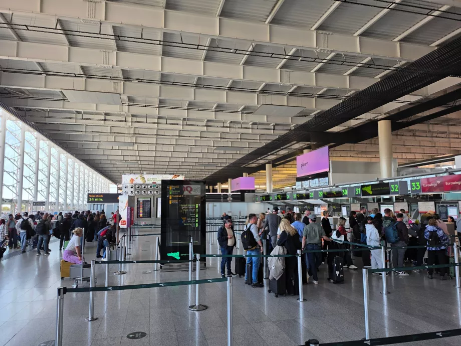 Stanowiska odprawy, Terminal A