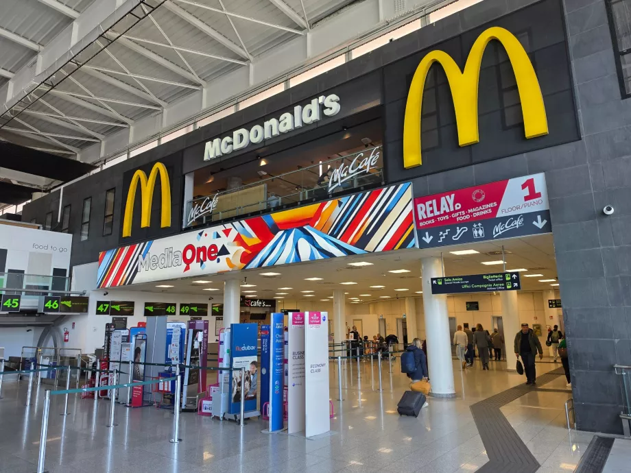 McDonald's, Terminal A, Odloty (strefa publiczna)