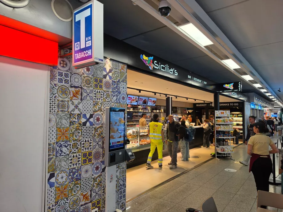 Przekąski i napoje, Terminal A, Przyloty (strefa publiczna)