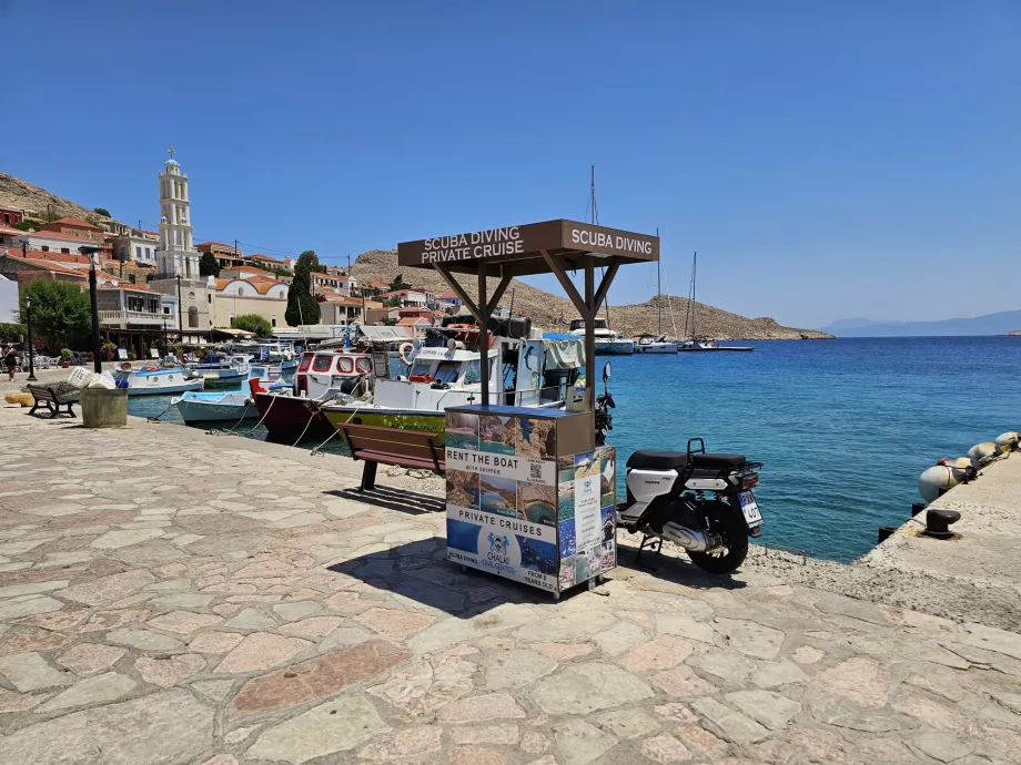Oferty wycieczek, port Chalki