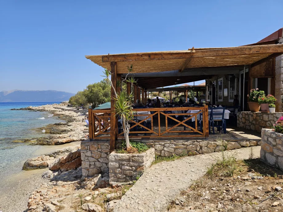 Restauracja na plaży Ftenagia