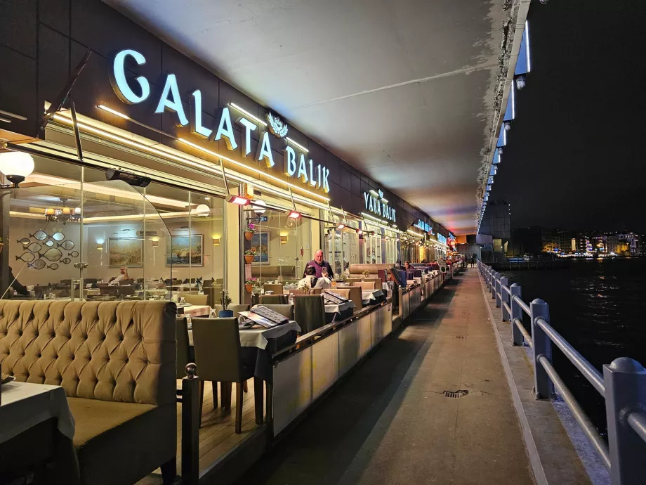 Restauracja na moście Galata