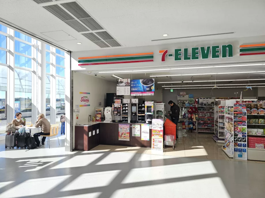 7-Eleven, parter, część publiczna
