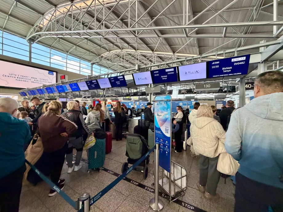 Odprawa na lot PRG-SYX z SCAT