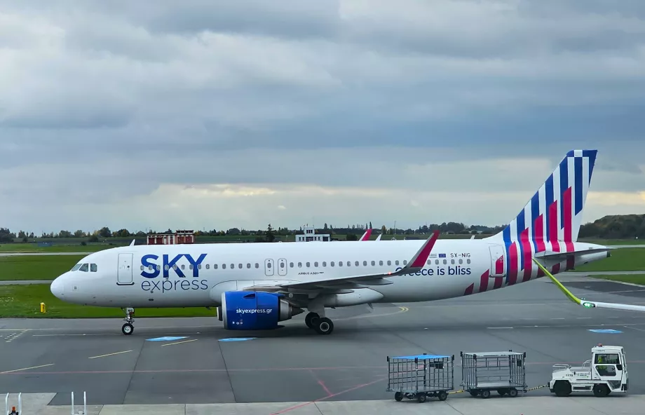 Sky Express, Airbus A320 na lotnisku PRG w Pradze