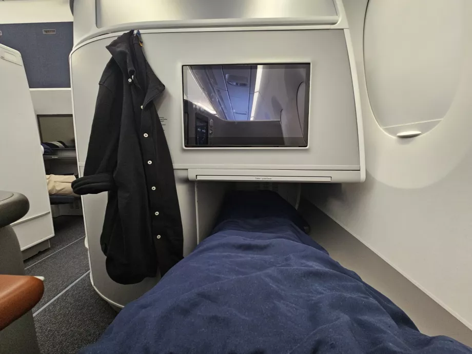 Leżenie na rozkładanym siedzeniu