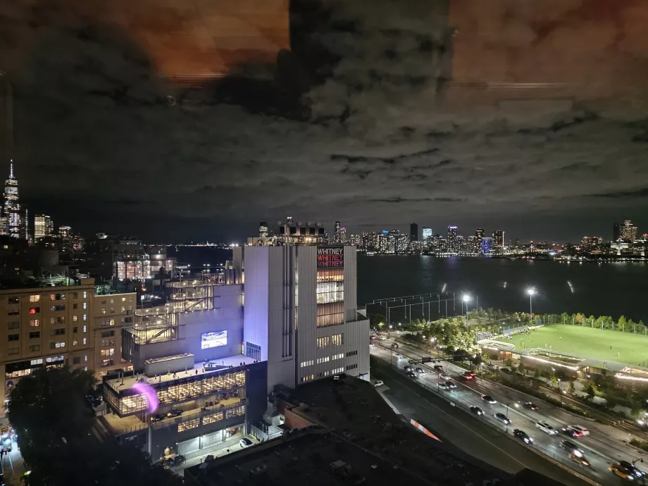 Nocny widok na rzekę Hudson