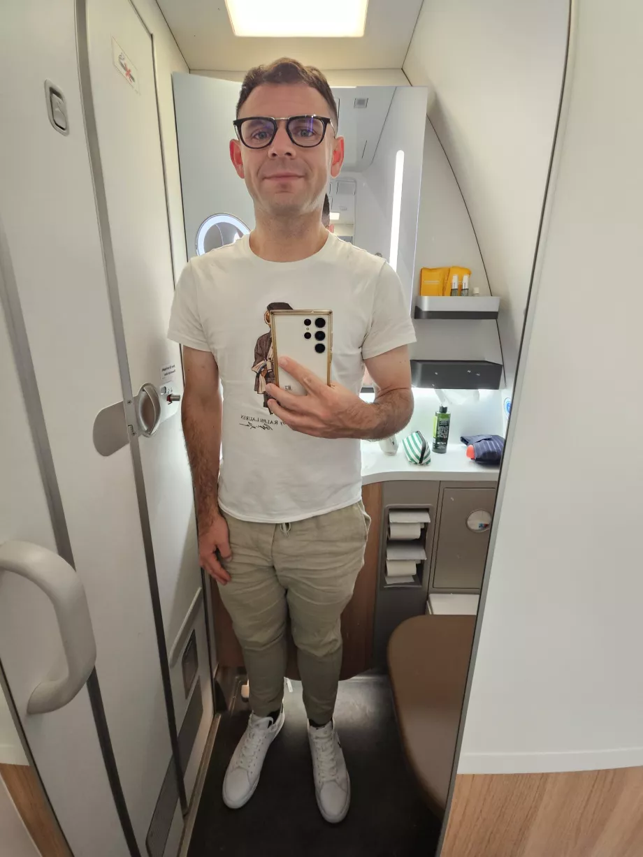 Christopher na toalecie