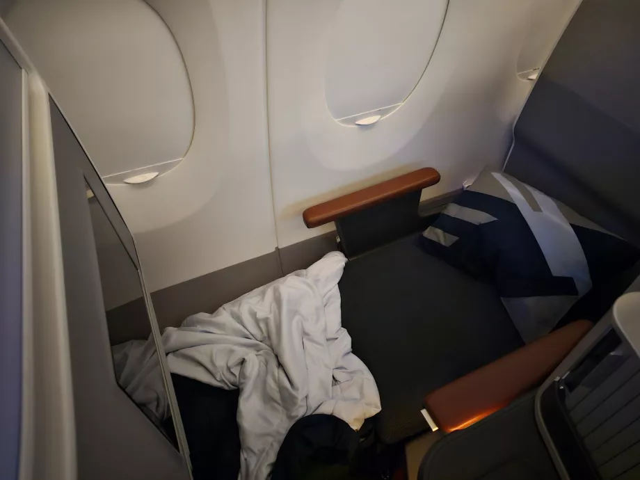 Sofa rozłożona w łóżko