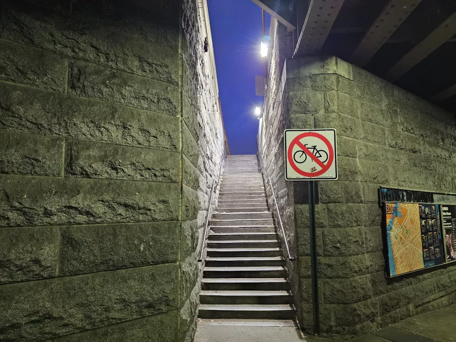 Schody na moście Brooklińskim