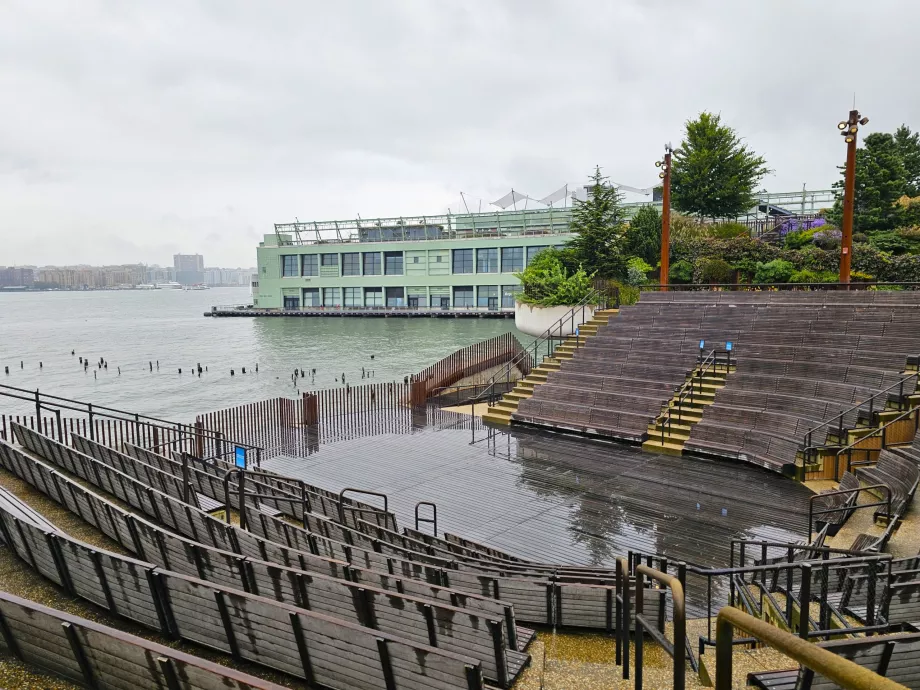 Mała Wyspa, amfiteatr