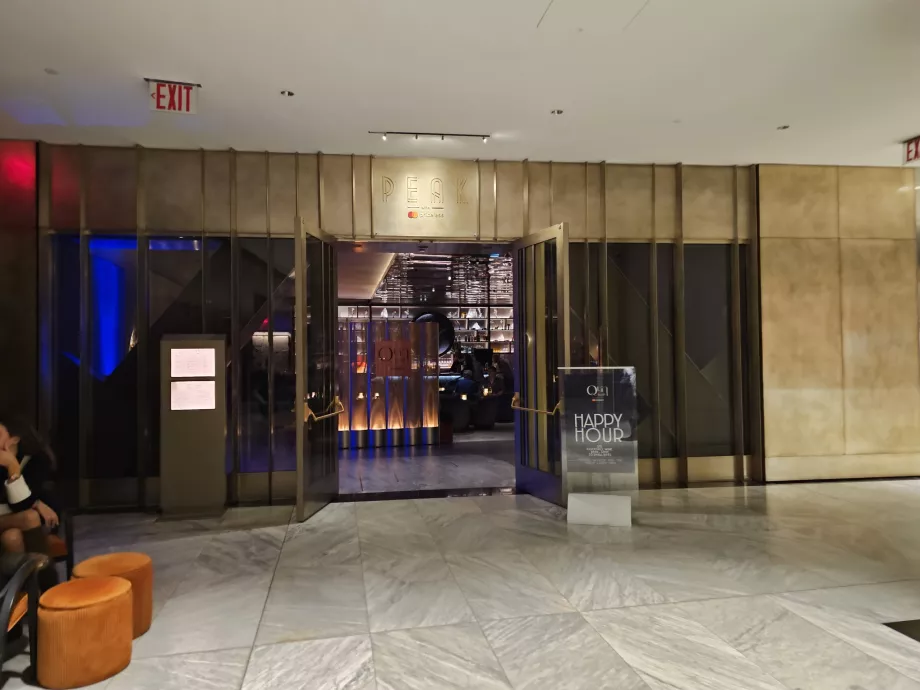 Wejście do restauracji Peak